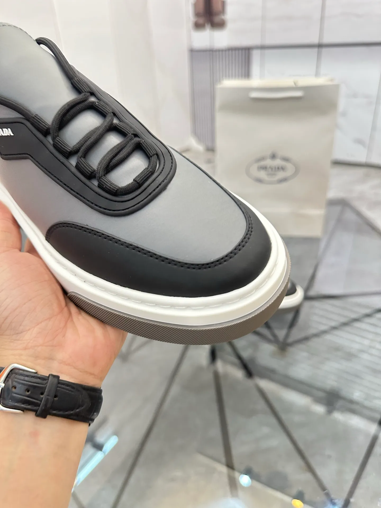 Men's shoes for sale 💰: 💰P600¥ High-end top quality Product trademark: Prada *"Prada*" low-top casual shoes Regular size: 38-45 (can be customized to 46) Product materials: Upper imported glue splicing original material, breathable lining, cowhide foot pads, original outsole. Number: 832